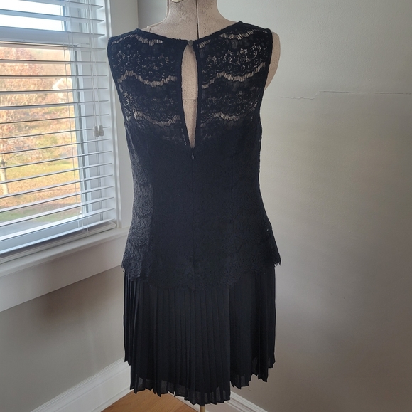 Flapper-inspired black dresss - Picture 2 of 4